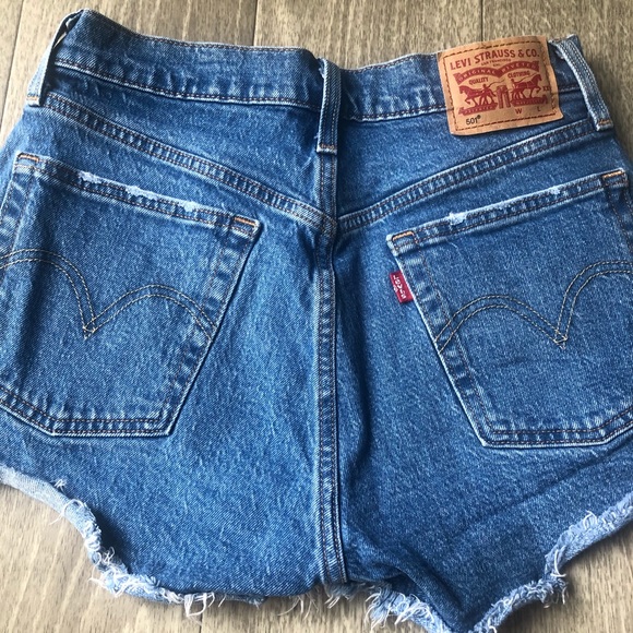 Levi’s 501 Light Wash Button Fly Jean Shorts - Picture 10 of 15